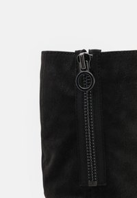 Marco Tozzi Platform boots - black antic