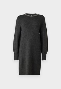 Robe en maille gris foncé avec un col rond, ornée d'un accent métallique le long du col et de manches longues légèrement bouffantes.