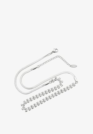 Stříbrný šperk - řetízek s hladkým hadím řetězem a texturovaným článkovým řetězem. Obsahuje karabinkovou sponu a nastavitelné délky řetězu pro větší variabilitu.