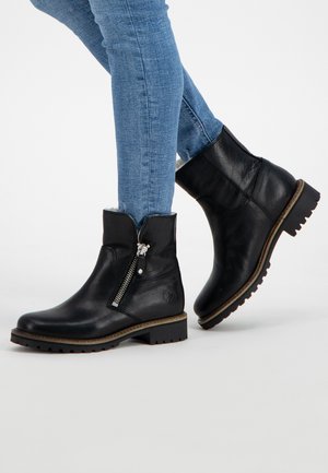 Travelin VARTAE - Ankle Boot - black