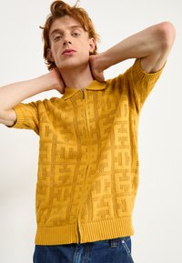 HUF MONOGRAM ZIP UNISEX - Vesta na kopčanje - dijon