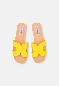 Steve Madden ZARNIA - Mulas - yellow
