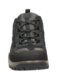 Scarpe da trekking nere e grigie con tomaia in rete e materiale sintetico, suola in gomma spessa e cuciture a contrasto; vista frontale che mostra i lacci e le linguette.