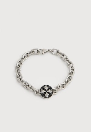 Silbernes Gliederarmband mit einem runden schwarzen und silbernen Blumenemblem in der Mitte und einem Karabinerverschluss.
