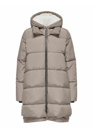 Manteau d'hiver long en taupe matelassé avec fermeture éclair sur le devant, capuche attachée et doublure en polaire blanche à l'intérieur de la capuche.