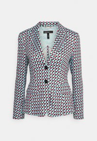 Le blazer présente un motif triangulaire bleu, rouge et noir, un design à boutons simples, deux poches avant et des boutons noirs. Texture de tissu lisse.