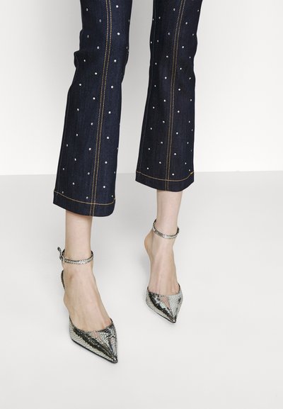 Cinq à Sept ORA PANT - Jean bootcut - indigo