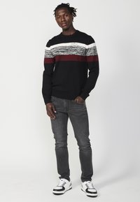 Koroshi Pulover - black