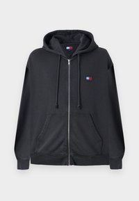 Sort zip-up hættebluse med snøre, frontlommer, ribbede manchetter og et lille rødt, hvidt og blåt logo på venstre bryst.