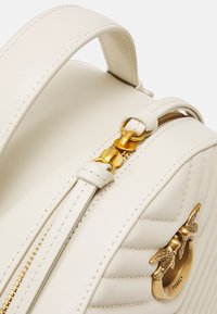 Pinko LOVE CLICK CLASSIC - Nahrbtnik - bianco seta/antique gold