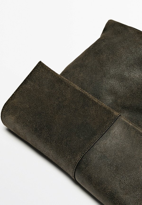 DISTRESSED FLAP - Cross body bag2