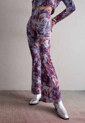 KOCHÉ PANTS - Nohavice - red/blue/white