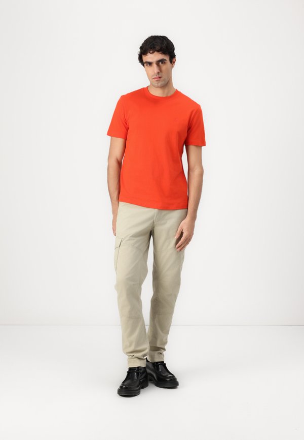 ROUNDED HEM - Basic T-shirt - deep fiery orange2