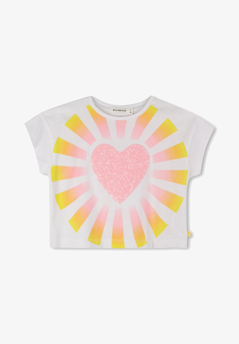 Kortmouwige witte crop top met een grote roze hart van pailletten, omringd door een zonnestraalpatroon in roze en geel.