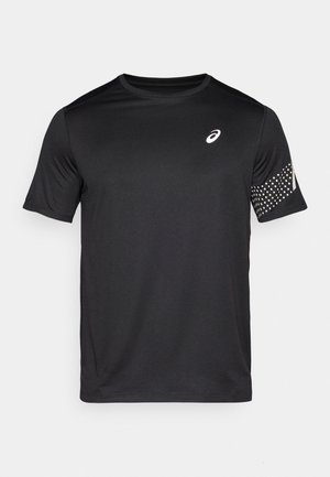 T-shirt de sport noir en tissu évacuant l'humidité. Il présente des manches courtes, un col rond et un motif à pois sur la manche droite.