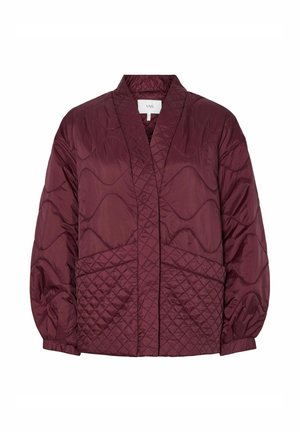 Giacca trapuntata bordeaux con scollatura a V, maniche lunghe e finitura testurizzata. Presenta una combinazione di motivi a onda e a diamante.