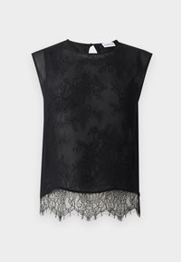 Blouse noire sans manches avec superposition de dentelle florale et ourlet en dentelle festonnée, présentant une petite ouverture en forme de goutte d'eau au niveau de l'encolure arrière.