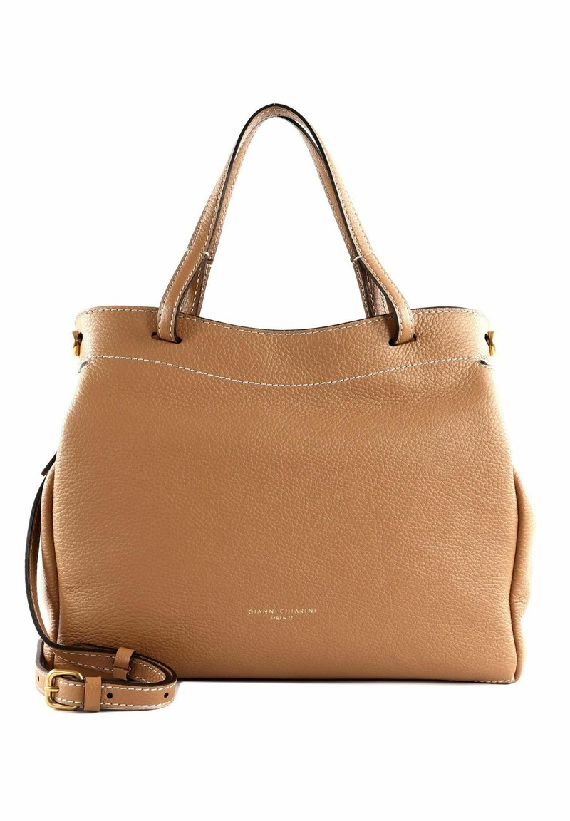 Tan leren handtas met een gestructureerde afwerking, dubbele handgrepen, schouderriem en gouden hardware. Bevat een subtiele logo op de voorkant.
