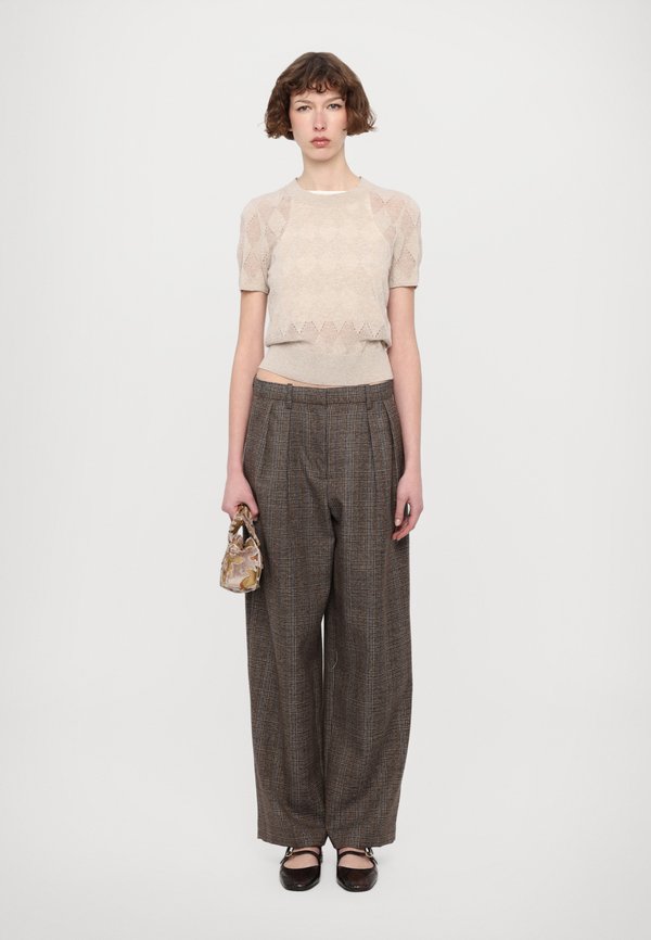 SONIA SHORT SLEEVED - Basic T-shirt - hay2