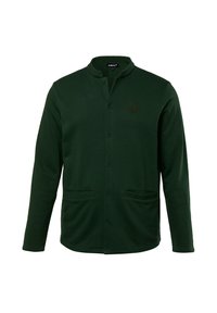 Grön knapp-up kardigan tillverkad av mjukt material, med hög krage, två framfickor och en broderad design på bröstet.
