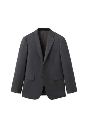 Blazer azul oscuro para hombre con dos botones, solapas con muesca, dos bolsillos delanteros con solapa y bolsillo en el pecho sobre fondo blanco.