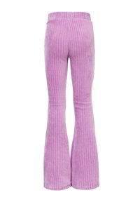 Lila ribfluwelen wijde broek met verticale strepen, voorzien van een geribbelde elastische tailleband en een zachte textuur.