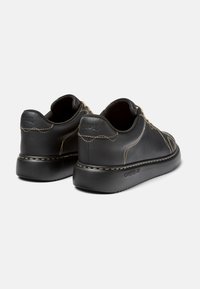 Camper RUNNER K21 - Matalavartiset tennarit - schwarz