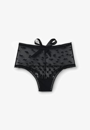 Zwarte doorschijnende kanten damesondergoed met hartjespatronen, golfranden en een satijnen strikje in het midden van de tailleband.