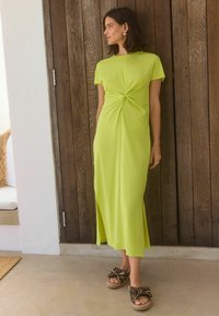 Next TWIST-REGULAR FIT - Robe en jersey - lime green