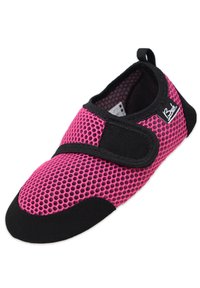 Rosa Netzschuh mit schwarzen Akzenten, ausgestattet mit einem Klettverschluss zur Anpassung, einer abgerundeten Zehenpartie und einer strukturierten Gummisohle.