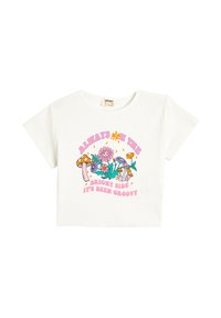 Hvid ribbet kortærmet crop-top med farverigt grafisk design, der viser svampe, blomster og tekst, der siger "Always on the Bright Side."