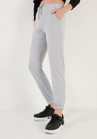 LELA Treniņtērpa apakšdaļas - grey melange
