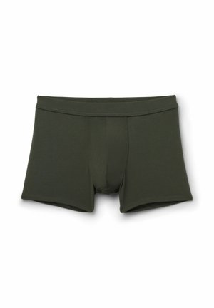 Ciemnozielone bokserki męskie z szerokim elastycznym pasem i dopasowanymi otworami na nogi, przedstawione na płasko na białym tle.