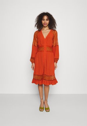 YAS Tall YASMEZA DRESS  - Abito a camicia - burnt ochre