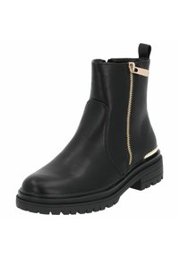 Stivale alla caviglia in pelle nera con zip laterale dorata, finitura testurizzata, suola in gomma nera spessa e un accento decorativo dorato sul tallone.
