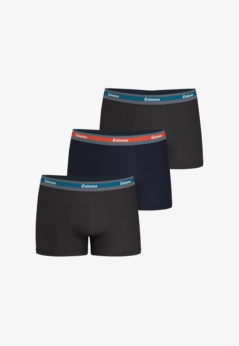 Trois paires de boxer en noir, bleu marine et gris, avec des ceintures élastiques contrastées portant le logo "Eminence" et un motif en chevrons.
