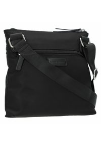 Schwarze Nylon-Crossbody-Tasche mit verstellbarem Tragriemen, vorderer Reißverschlusstasche und geprägtem Markendetail. Glatte Textur, rechteckige Form.