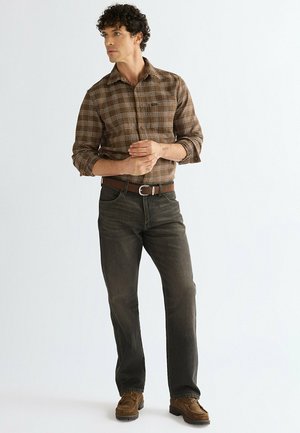Wrangler, - Pas