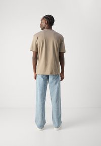 Calvin Klein COMFORT FIT - Jednoduché tričko - brindle