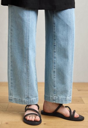 Pantoletai - black glam