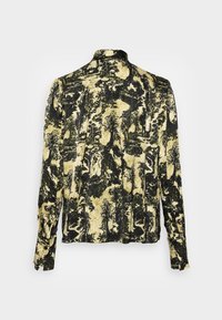 Lange mouw shirt in zwart en gouden stof met een gedetailleerd boom- en landschapspatroon, voorzien van een ronde kraag en knoopmanchetten.