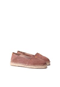 Espadrillas in tela rosa tenue con suola in juta intrecciata, caratterizzate da un design a bassa apertura e piccoli accenti in pelle sul tallone.