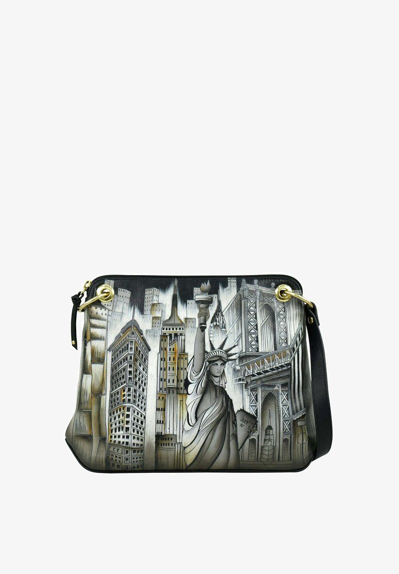 Schoudertas met een zilver- en zwart ontwerp, afgebeeld met het Vrijheidsbeeld en de stadsagenda, inclusief gouden accenten en ritsen.