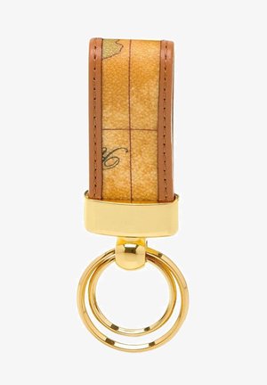 Design di portachiavi con una cinghia in pelle beige caratterizzata da una stampa di mappa vintage e un attacco a doppio anello in tonalità oro alla base.