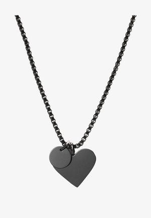 Zwart metalen ketting met twee hangers: een hart en een kleinere cirkel, beide slank en gepolijst, aan een segmentenketting.