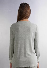 Intimissimi PRETTY FLOWER - Pyžamový top - grau j grey mélange powder white