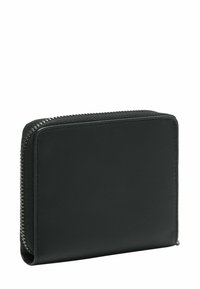 Czarny portfel na zamek błyskawiczny wykonany z gładkiej skóry z fakturowaną krawędzią. Charakteryzuje się widocznym przeszyciem i minimalistycznym projektem bez zdobień.
