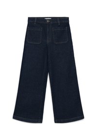 Jeans a gamba larga di colore blu scuro realizzati in denim, dotati di chiusura con bottone, passanti per cintura e due tasche posteriori con cuciture visibili.