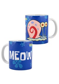 Tazza in ceramica blu con una chiocciola rosa e la parola "MEOW" in bianco, circondata da motivi floreali colorati.