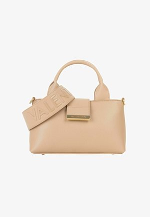 Borsa beige Valentino in pelle strutturata, manici superiori, tracolla larga con la scritta "VALENTINO" in rilievo e chiusura con logo dorato.